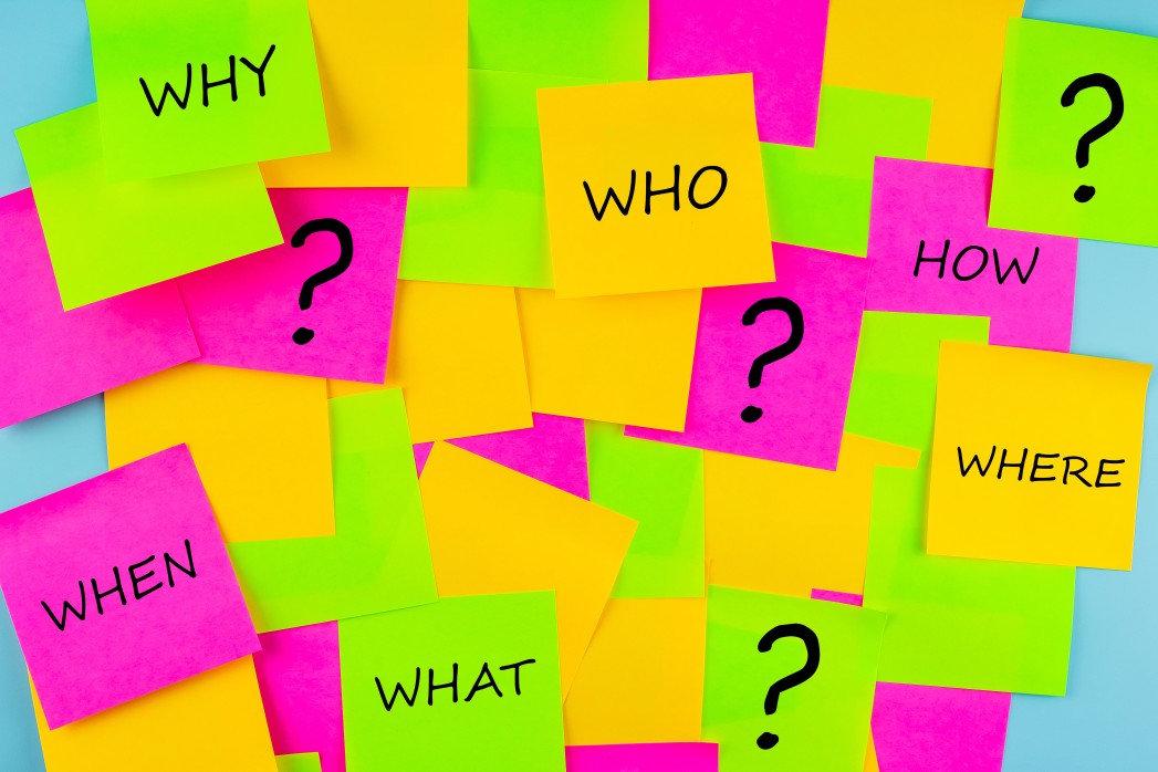 Sticky Notes that say Who, What, When, Why and How