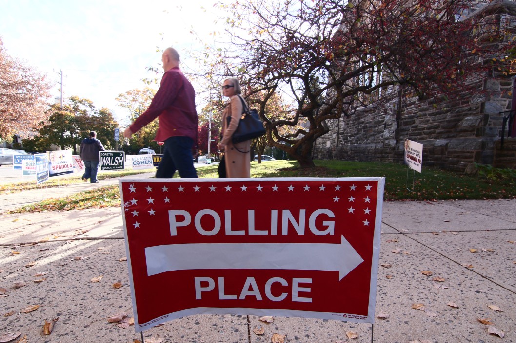 eary voting polling place sign